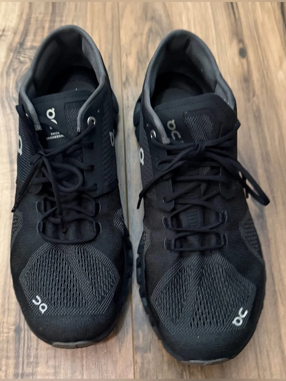 OC On Cloud running men’s black sneakers 9.5